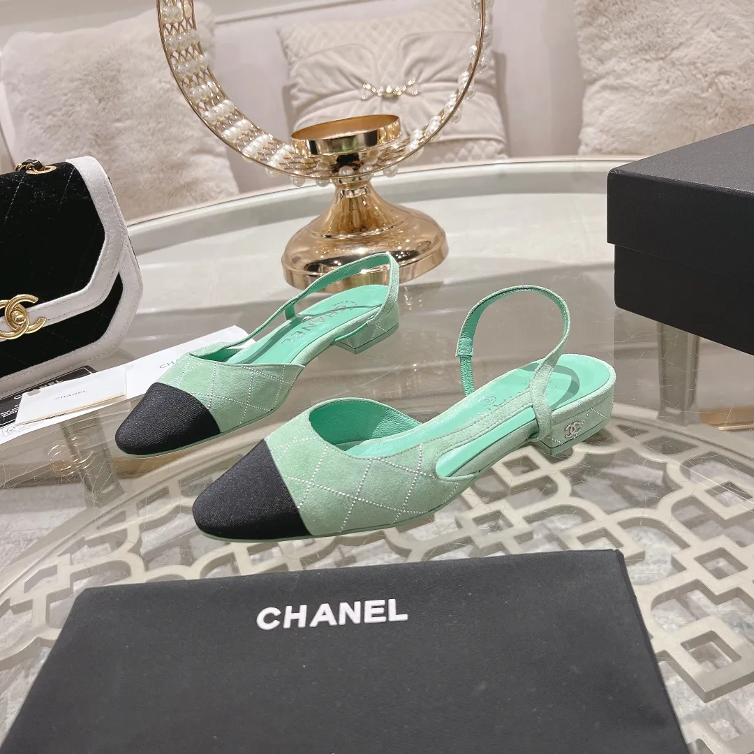 👟👟Ex-factory price 540👟👟 CHANEL Xiangjia 25vs spring and summer new fashion sandals series... Chanel is a very comprehensive noble fashion lifestyle brand. The same models are sold by major fashion bloggers and celebrities in Hong Kong, the United States, and other countries. They are simply beautiful. I fall in love with elegance and the playful sense of the future. I want to own them right away just by looking at them. But you can really think about a pair of exquisite high heels. This series is specially designed for extraordinary and indifferent ladies to create a unique overall effect. CHANEL designs products that inspire women to move forward and highlight their charm... 1️⃣Material: original customized high mercerized sheepskin 2️⃣Inner lining: original customized imported sheepskin 3️⃣Feet: original customized imported sheepskin 4️⃣Outsole: genuine leather sole imported from Italy 5️⃣Heel height: 2.5cm/6.5cm/9cm 6️⃣Number: 34-43 (34.40.41.42.43 customized is not returnable) 7️⃣Packaging: The latest and exquisite full set of packaging at the counter